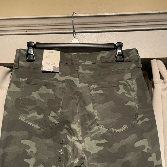 Style & Co Camouflage Skinny/Curvy Leg Jeans size 8 NWT - Picture 7 of 13